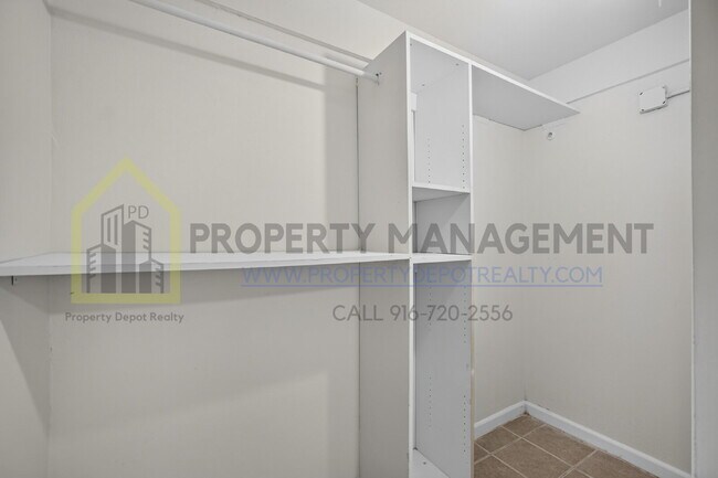 Building Photo - Spacious 3-Bed, 2-Bath Haven in Sacramento
