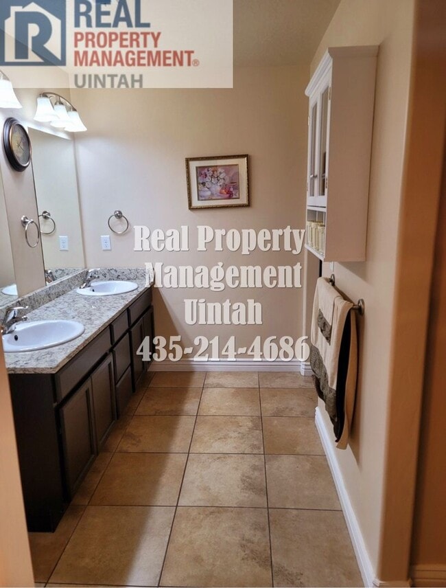 Building Photo - Beautiful 3 bed 2.5 bath Split Mountain Condo.