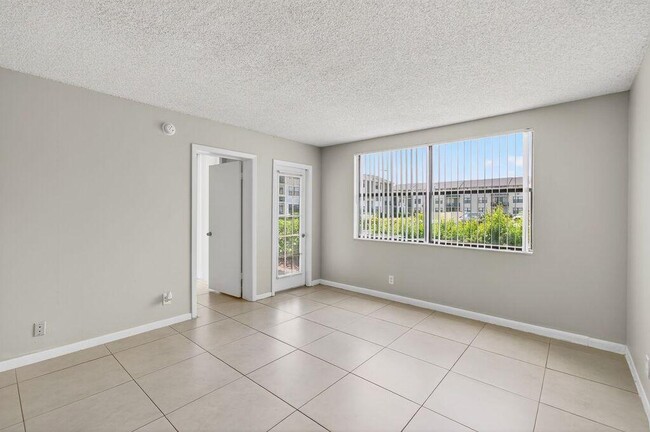 Building Photo - 752 Executive Center Dr