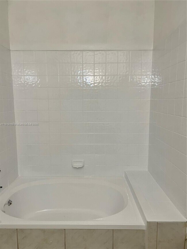 Building Photo - 1111 SW 84th Terrace