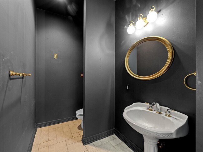 Building Photo - 15318 Beecham Dr