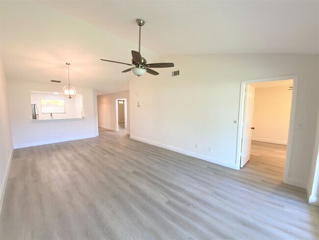 Building Photo - ** NEWCASTLE AT BERKSHIRE LAKES ** 2 BED / 2 BATH CONDO - GREAT LOCATION! - ANNUAL RENTAL