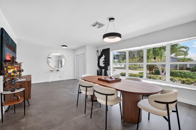 Building Photo - 2720 NE 59th St