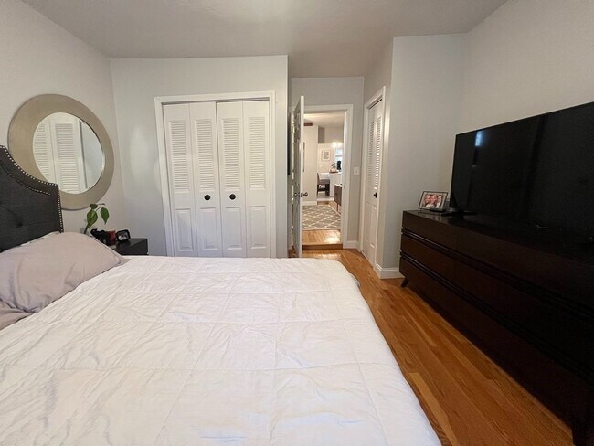 Building Photo - 126 Everett St