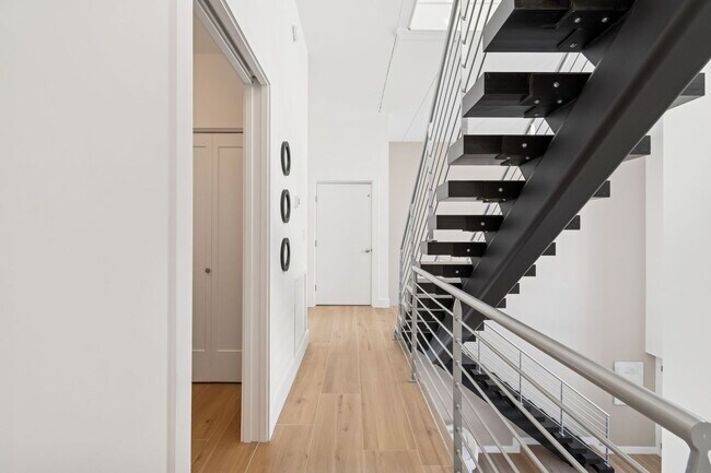 Building Photo - 1343 4th St