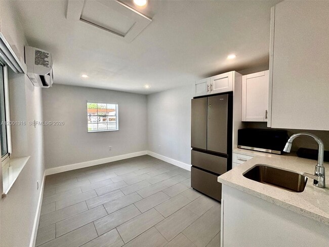 Building Photo - 130 W 57th St