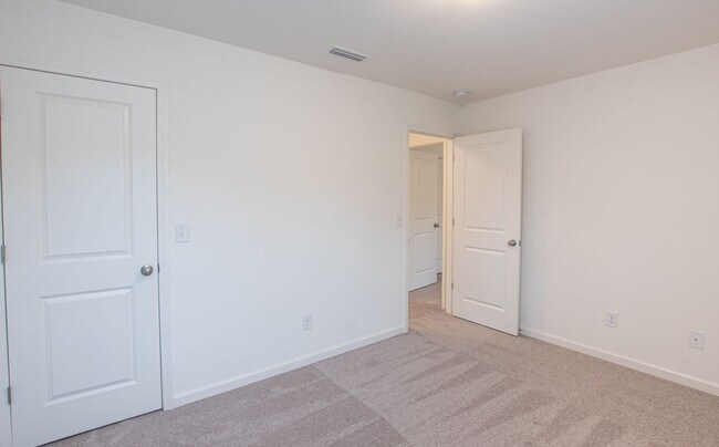 Building Photo - 3 br Paired Home minutes from I-77 and I-40 READY NOW - FEBRUARY SPECIAL
