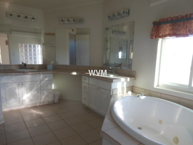 Building Photo - Mountain View Ranch house on 5 acres