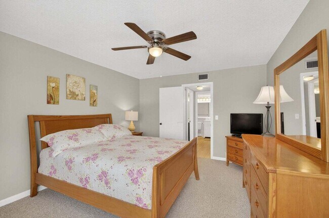 Building Photo - 335 Pine Ridge Cir