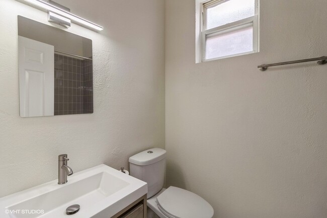 Building Photo - 1440 N Washtenaw Ave