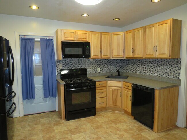 Building Photo - 2002 Cottage Ave