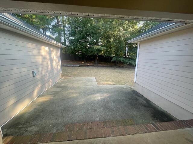 Building Photo - 406 Sandleton Way