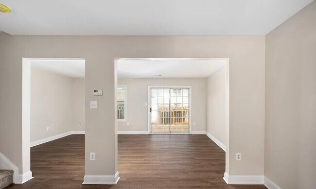 Building Photo - 2909 Briarwood Ln