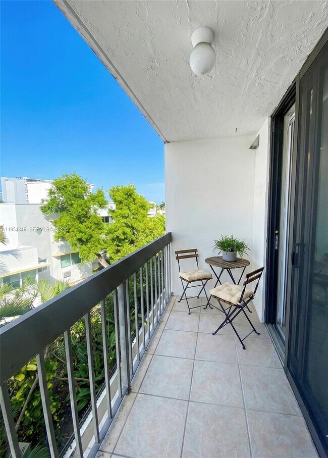 Building Photo - 6937 Bay Dr