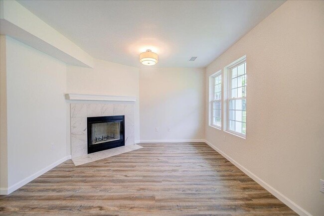 Building Photo - 1421 Whispering Hills Dr