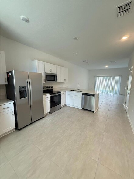 Building Photo - 3082 Skyline Lp