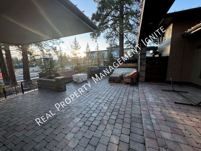 Building Photo - 2157 NW Lolo Dr