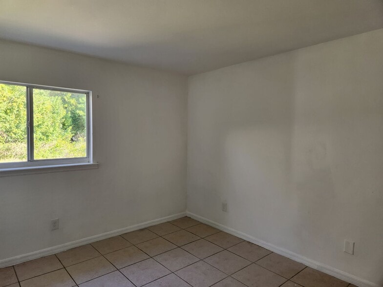 Building Photo - LO 4770-4772 Jordan Ave S