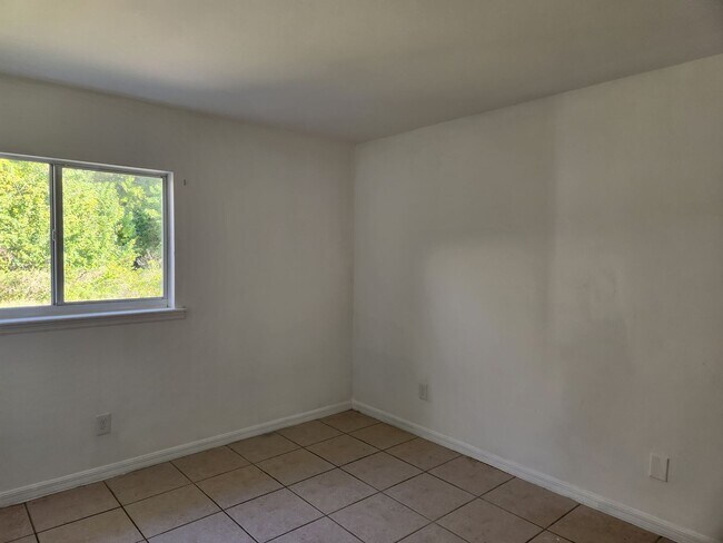 Building Photo - LO 4770-4772 Jordan Ave S