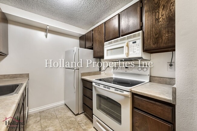 Building Photo - 8747 SW Brightfield Cir