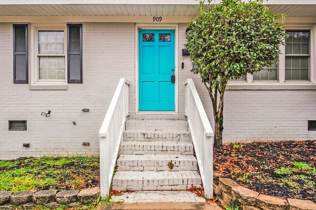 Building Photo - Move-In Ready 3-Bedroom Home with Spacious Yard to Enjoy!