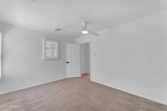 Building Photo - 2318 E Sunland Ave