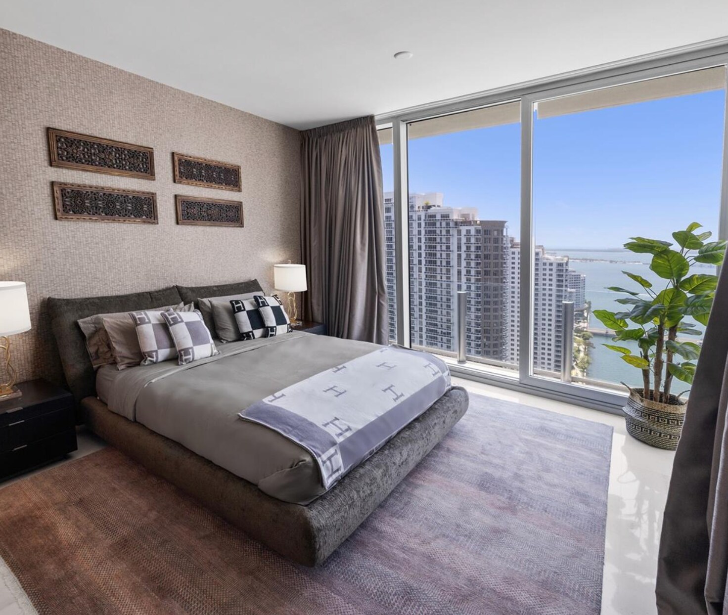 Building Photo - 300 Biscayne Boulevard Way