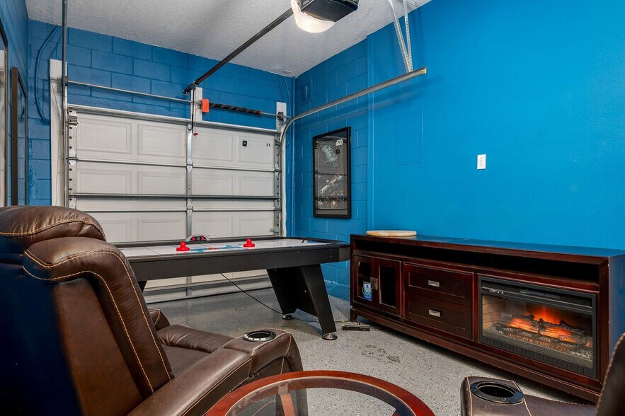 Building Photo - 875 Assembly Ct