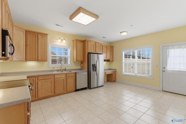 Building Photo - 438 Shamrock Dr