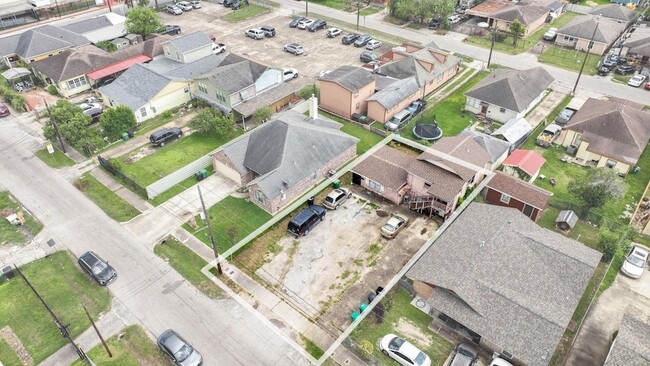 Building Photo - 7010 Brownsville St