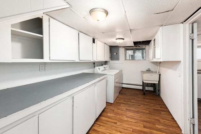laundry - 428 N Center St