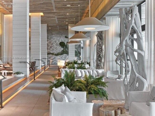 Building Photo - 2301 Collins Ave