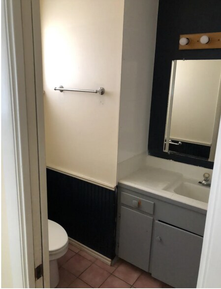 Master Bathroom - 2754 Yale