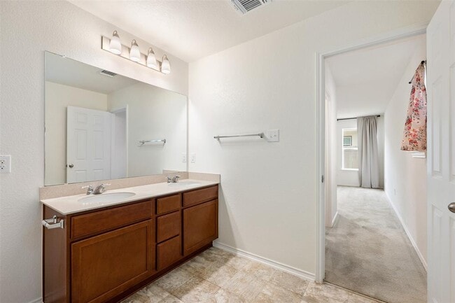 Building Photo - 704 Bailey Park Dr