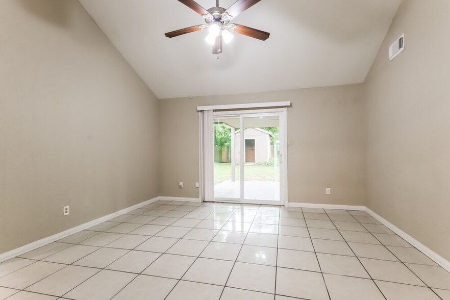 Building Photo - 2007 Deerhurst Ln