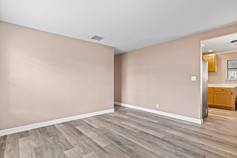 Building Photo - 3717 Pinewood Ave