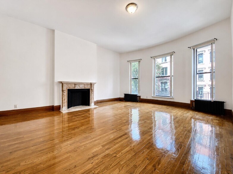 Building Photo - 302 W 107th St