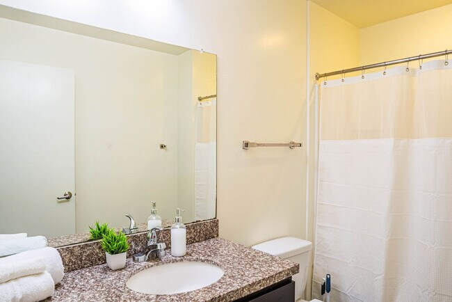 Building Photo - 333 E Roosevelt St