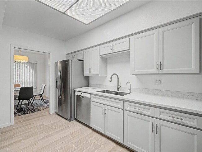 Building Photo - ALL UTILITIES, WIFI AND FURNITURE INCLUDED!! Beautiful Fully Furnished Home with Upgrades & Commu...
