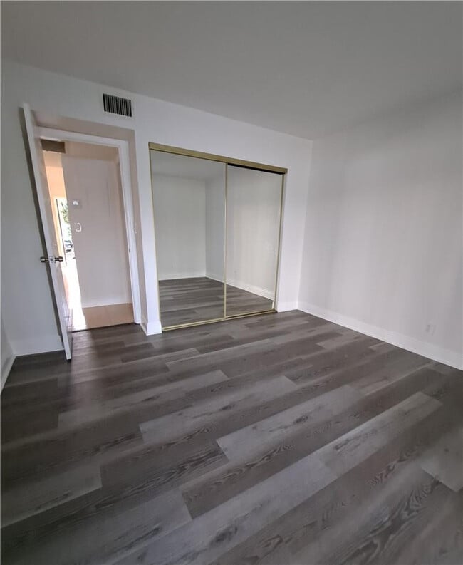 Building Photo - 9838 Nob Hill Ct