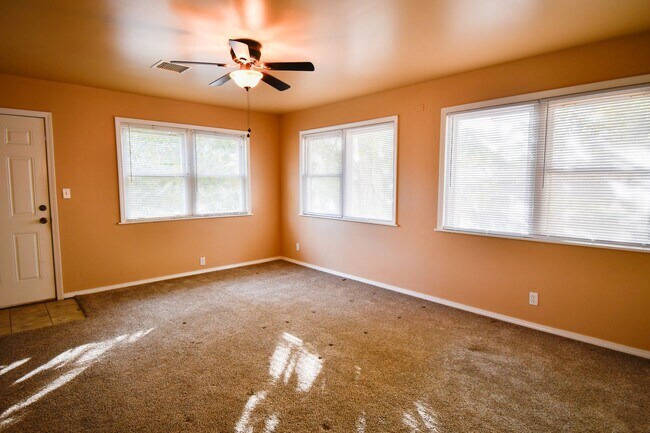 Building Photo - Beautifully Updated Brookside Home Near Riverside!