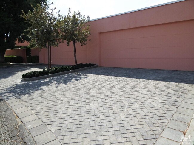 Building Photo - 47423 Medina Dr W