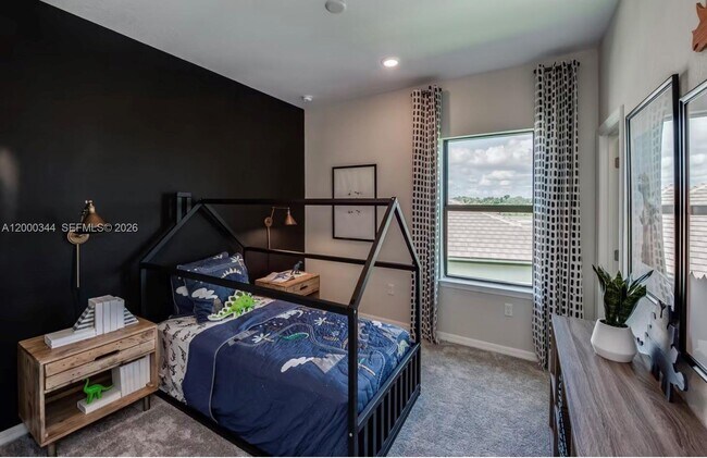 Building Photo - 2485 Primrose Pl