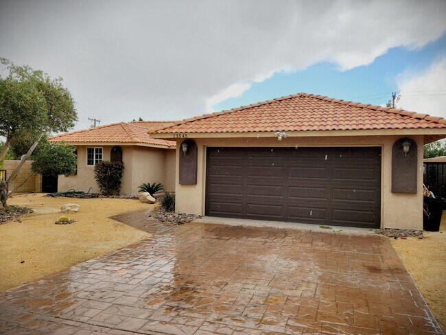 Building Photo - Long Term Rental with Pool