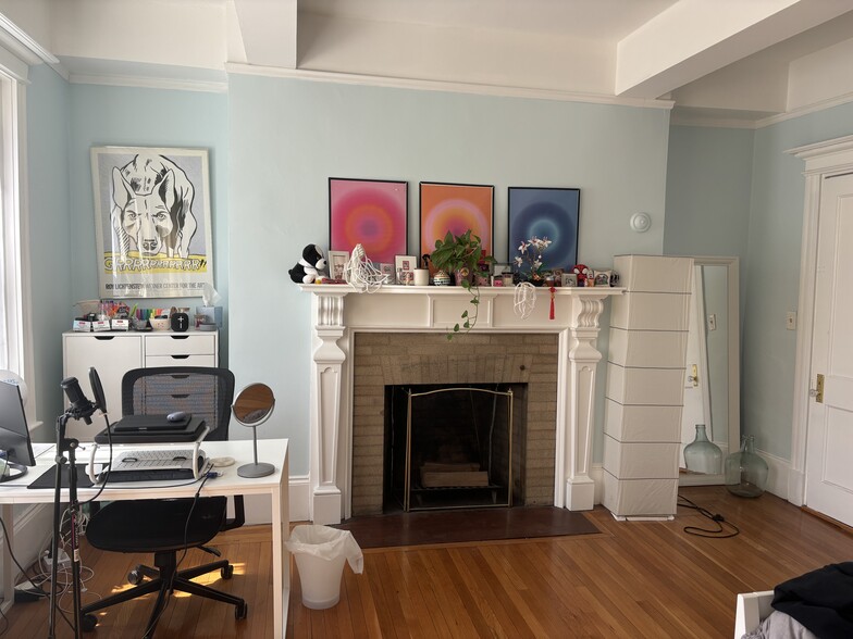 Building Photo - 1080 Beacon St