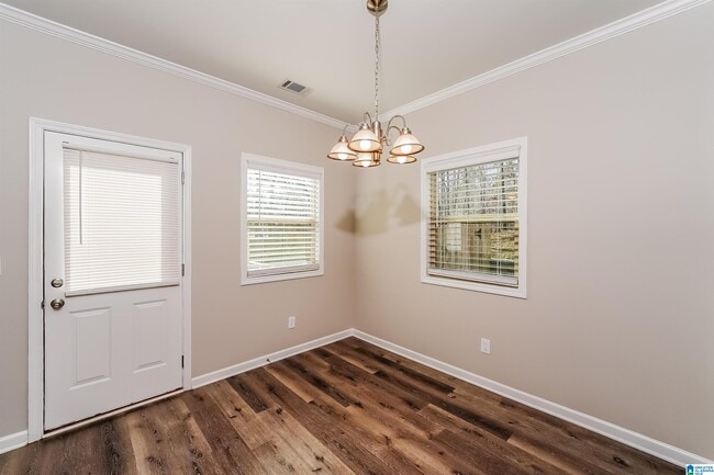 Building Photo - 2554 Summit Park Rd