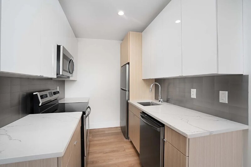 Building Photo - 23-33 Astoria Blvd