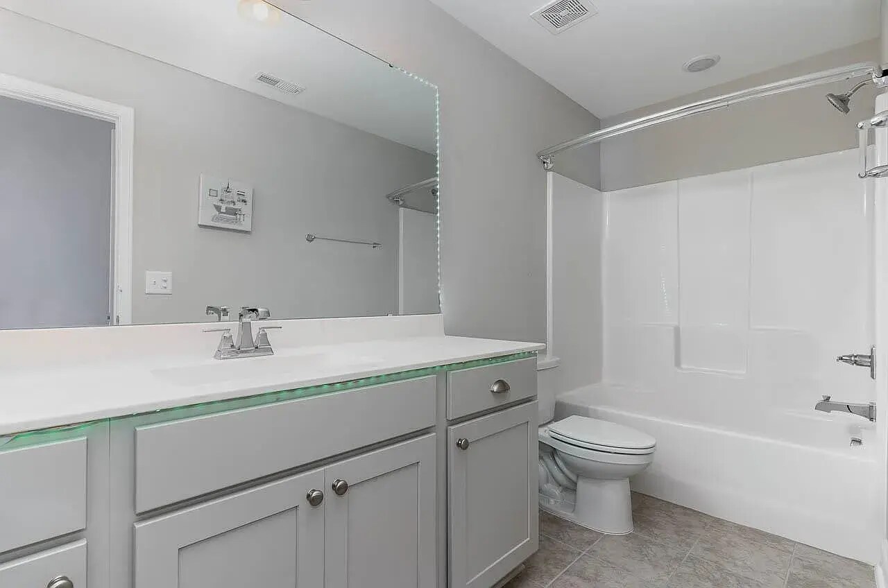 3rd floor full bathroom - 1006 Gateway Commons Cir