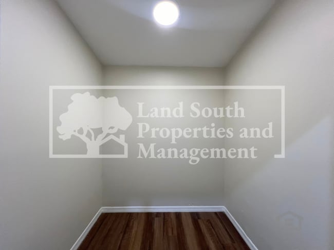 Building Photo - 2618 S Palmeden Dr