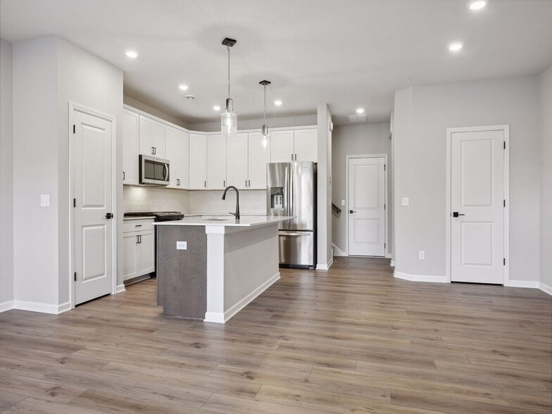 Building Photo - 2434 N Blossom Cir